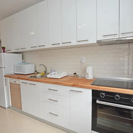 Apartment - Stan Na Dan *